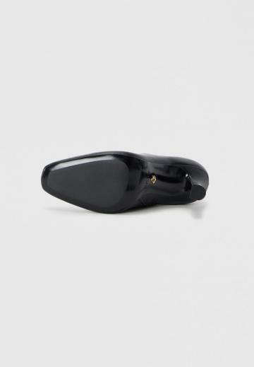 Высокие сапоги