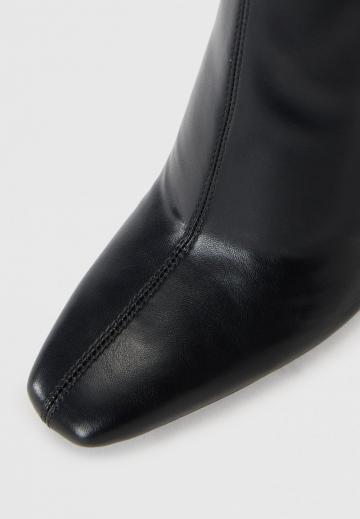 Высокие сапоги