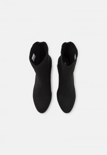 Полусапожки на высоком каблуке