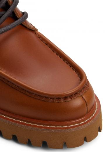 Ботинки на шнуровке