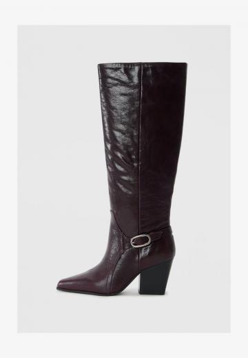 Высокие сапоги