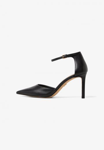 Туфли на высоком каблуке