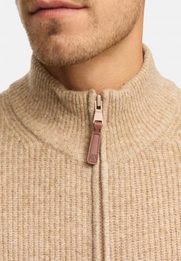 Вязаная кофта