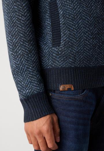 Вязаная кофта