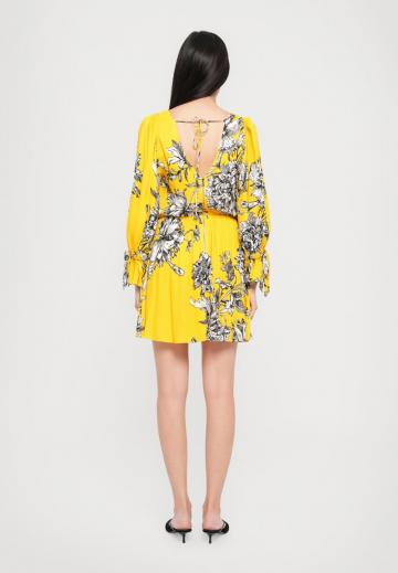 Короткое платье