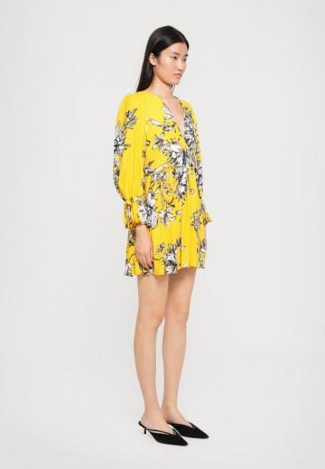 Короткое платье