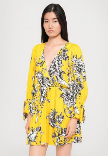 Короткое платье