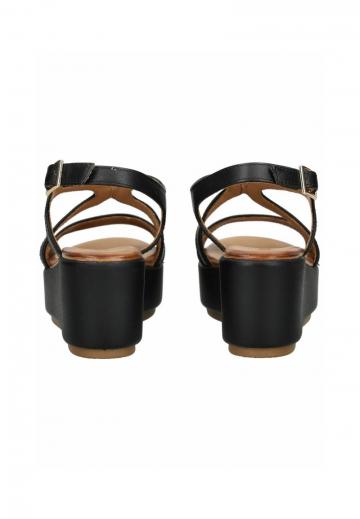 Босоножки на танкетке