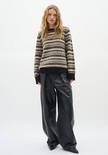 Пуловер в полоску