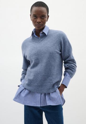 Пуловер с вырезом V