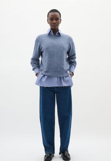 Пуловер с вырезом V