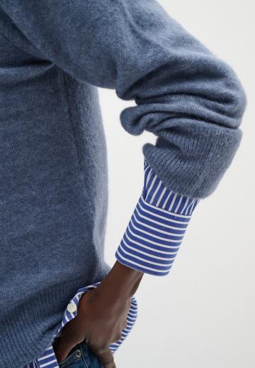 Пуловер с вырезом V