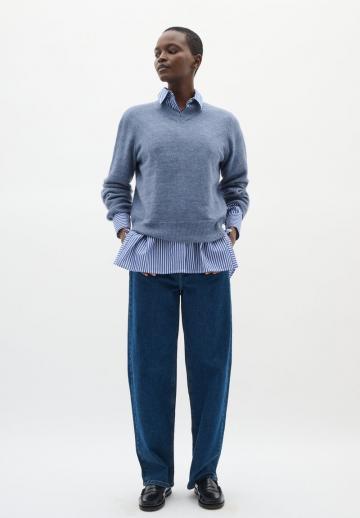 Пуловер с вырезом V