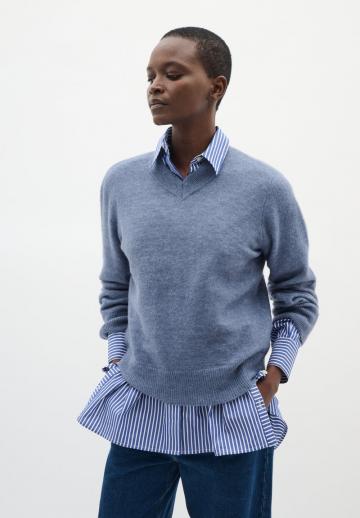 Пуловер с вырезом V