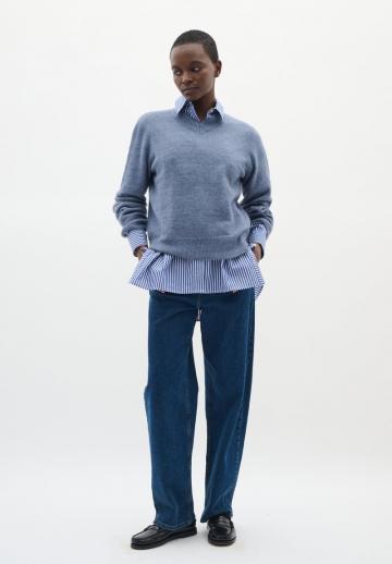 Пуловер с вырезом V