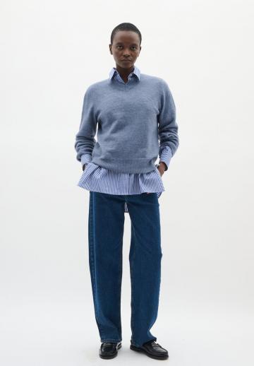 Пуловер с вырезом V