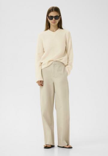 Пуловер с вырезом V