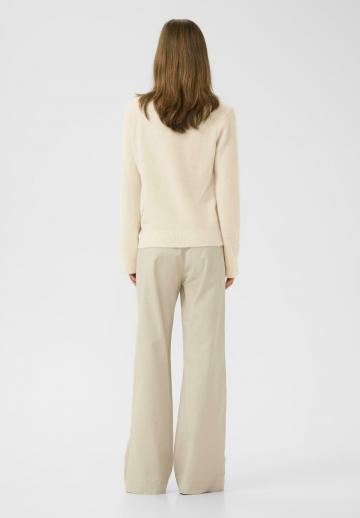 Пуловер с вырезом V