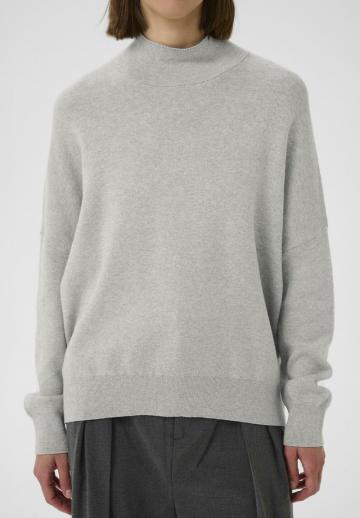 Пуловер в полоску