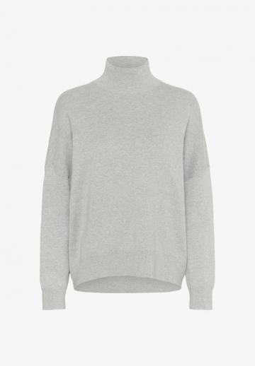 Пуловер в полоску