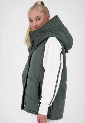 Длинный жилет