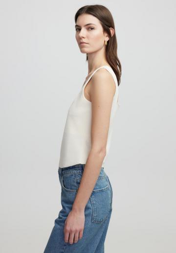 Блузка без рукавов