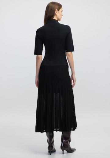 Вязаное платье