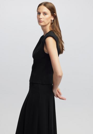 Блузка без рукавов