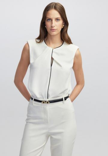 Блузка без рукавов