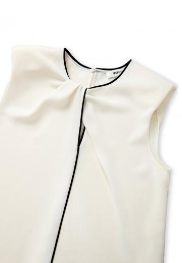 Блузка без рукавов