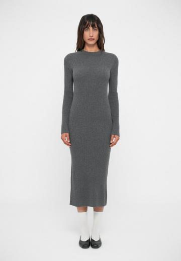 Вязаное платье