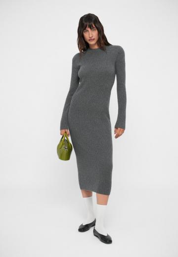 Вязаное платье