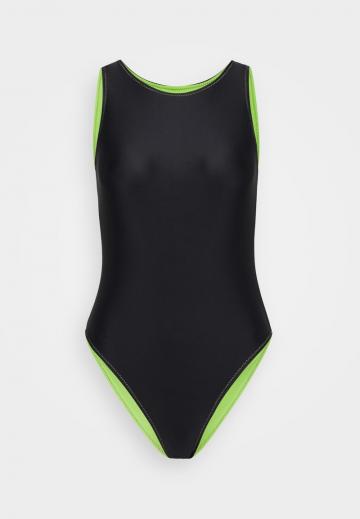 Слитный купальник