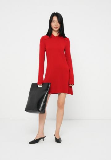 Вязаное платье