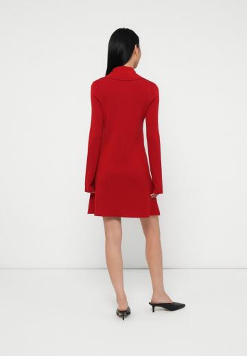 Вязаное платье