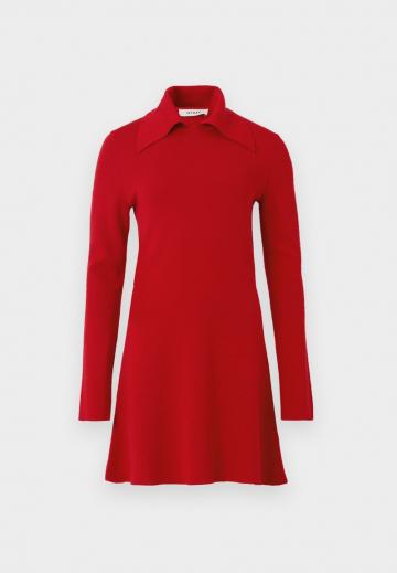 Вязаное платье