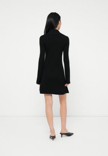 Вязаное платье