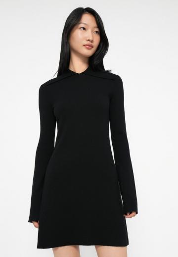 Вязаное платье