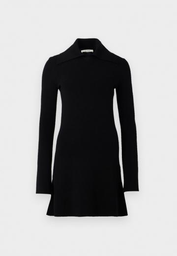 Вязаное платье