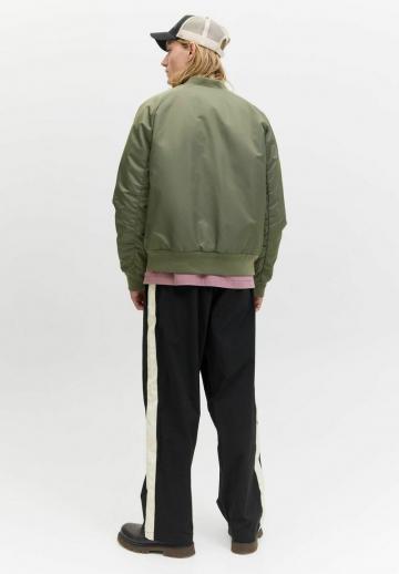 Куртка бомбер