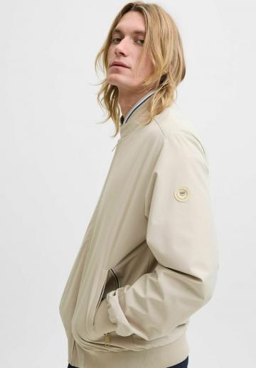 Куртка бомбер