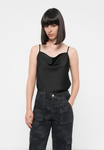 Короткие джинсы