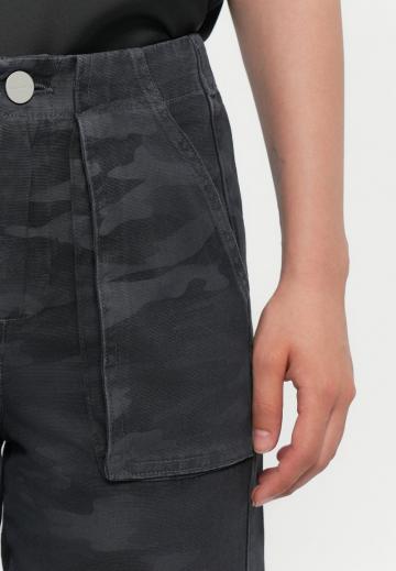 Короткие джинсы