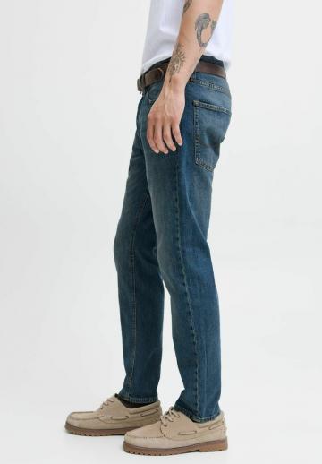 Узкие джинсы