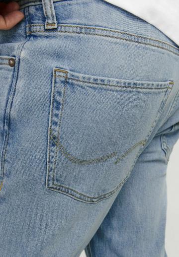 Прямые джинсы