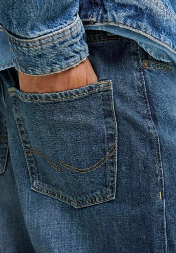 Прямые джинсы