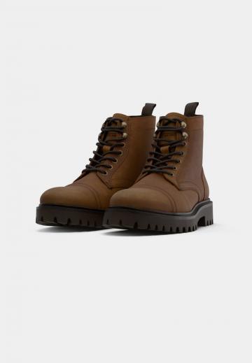 Ботинки на шнуровке