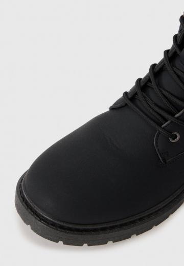 Ботинки на шнуровке