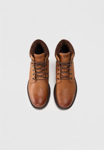 Ботинки на шнуровке