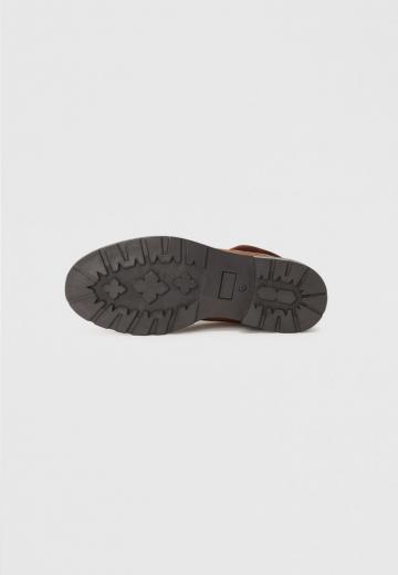 Ботинки на шнуровке